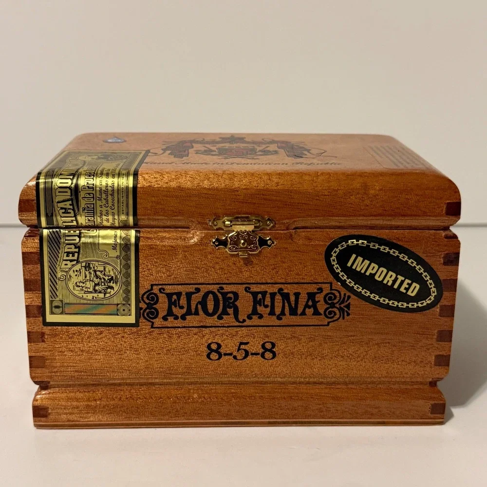 Flor Fina 858 Cigar Box Handmade Dominican Republic Wood Storage Display